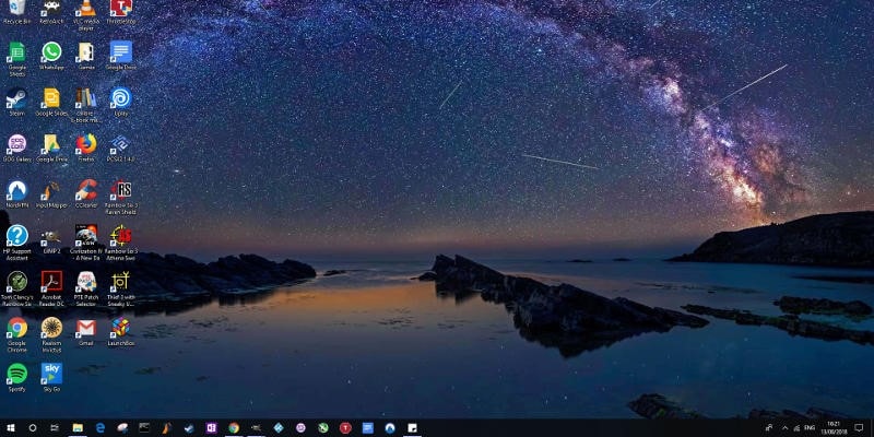 Historical desktop interface with application icons
